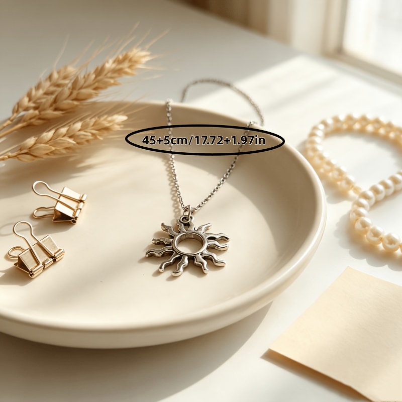 Vintage Sun Pendant Necklace for Unisex, Daily Wear